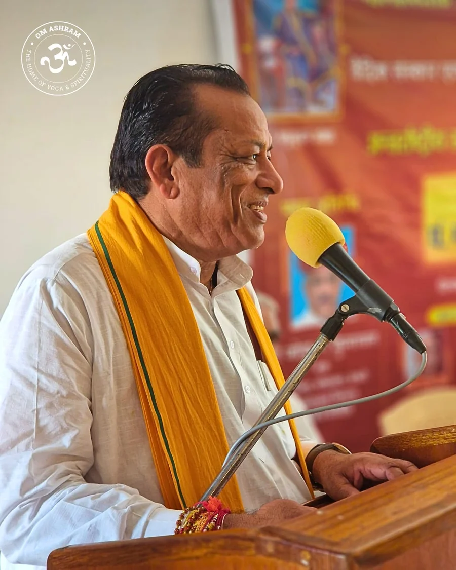 distinguished-guests-grace-symposium-on-vedic-culture-at-om-ashram bodyImage