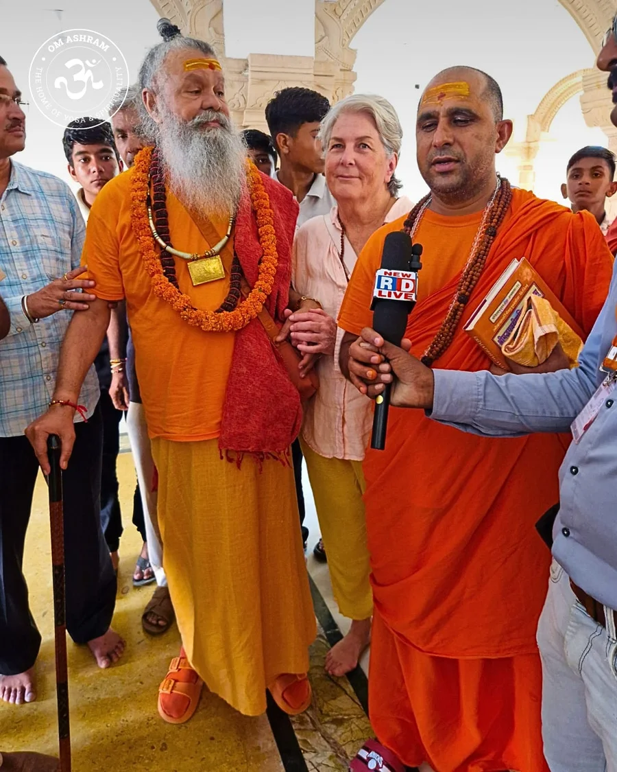 distinguished-guests-grace-symposium-on-vedic-culture-at-om-ashram bodyImage