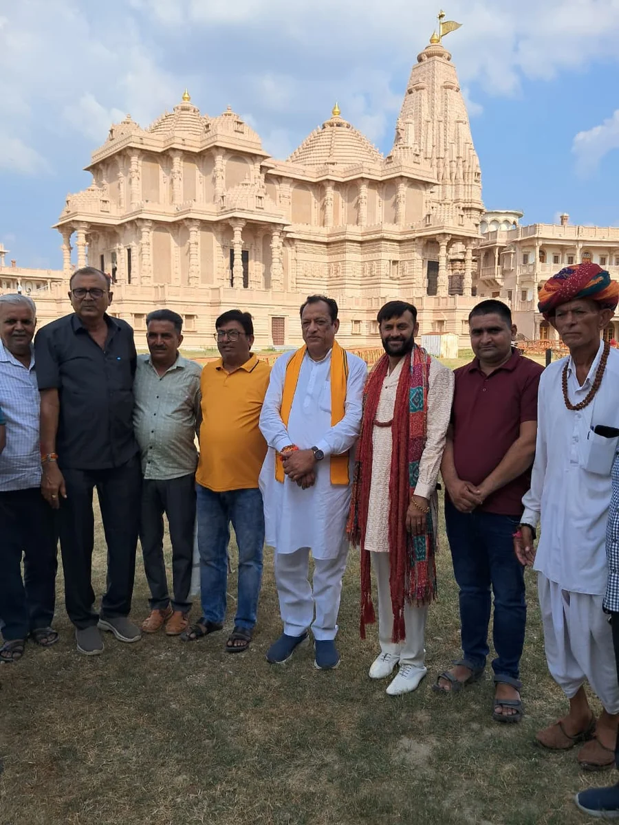 distinguished-guests-grace-symposium-on-vedic-culture-at-om-ashram bodyImage