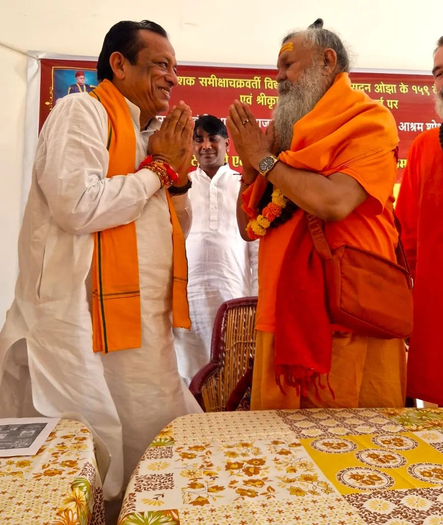 distinguished-guests-grace-symposium-on-vedic-culture-at-om-ashram thumbnail