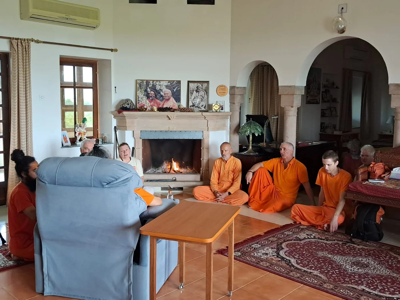 divine-darshan-at-om-ashram bodyImage