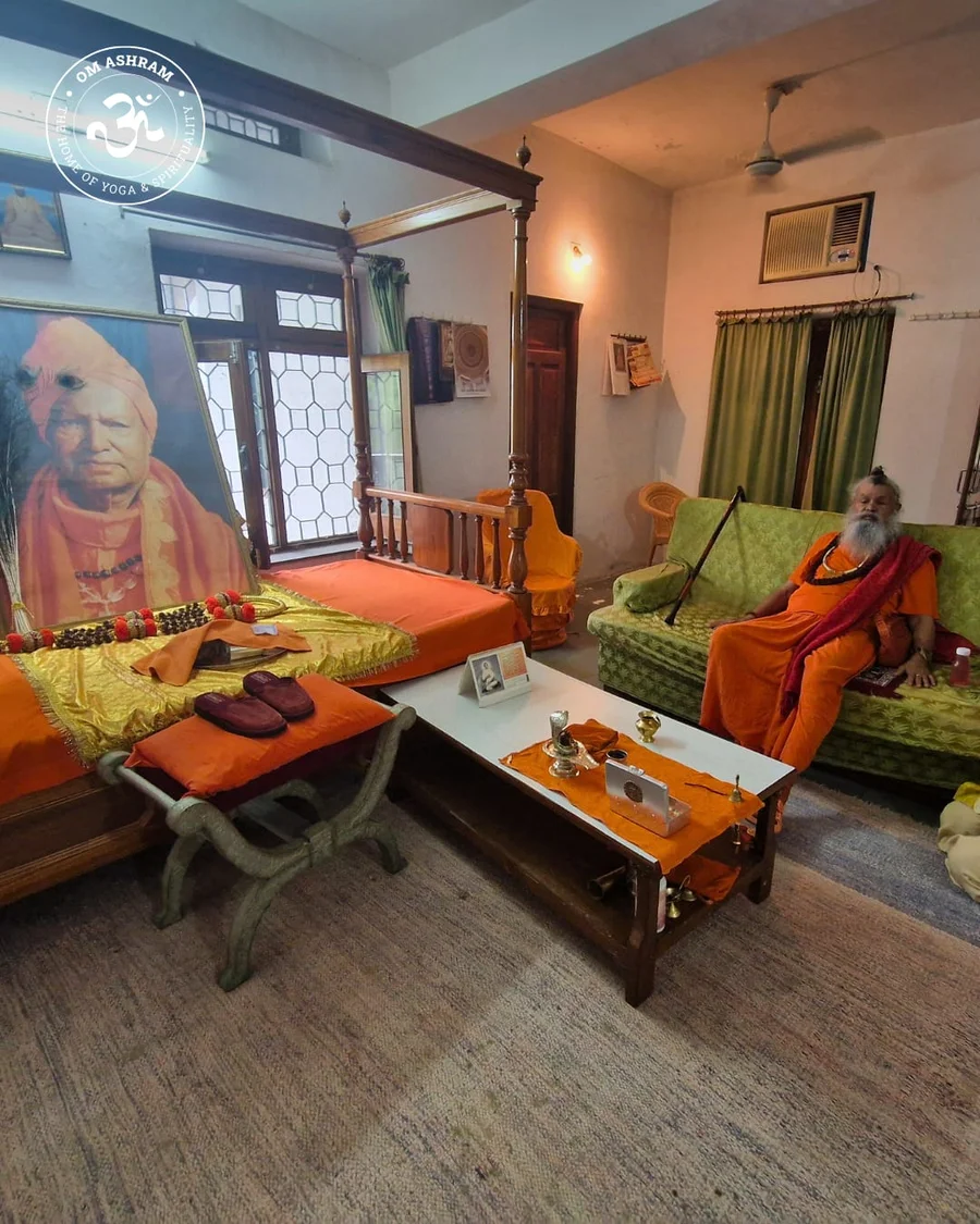 divine-darshan-at-om-ashram bodyImage