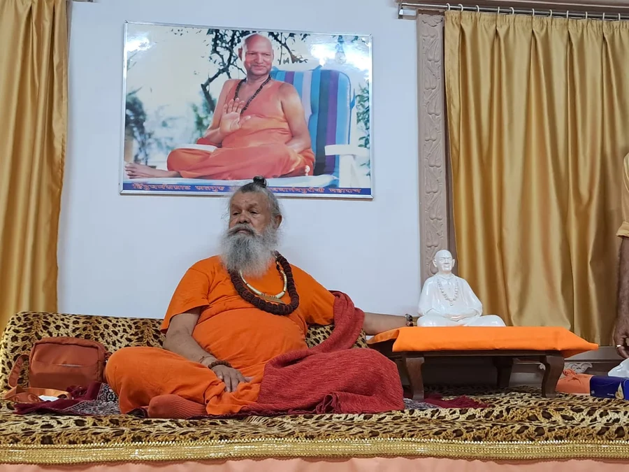 divine-darshan-at-om-ashram bodyImage