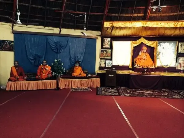 eveningsatsang-in-jadan-ashram bodyImage