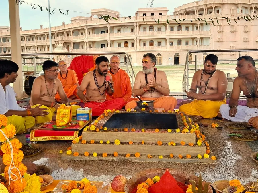 grand-finale-the-mahamrityunjaya-havan-at-om-ashram bodyImage