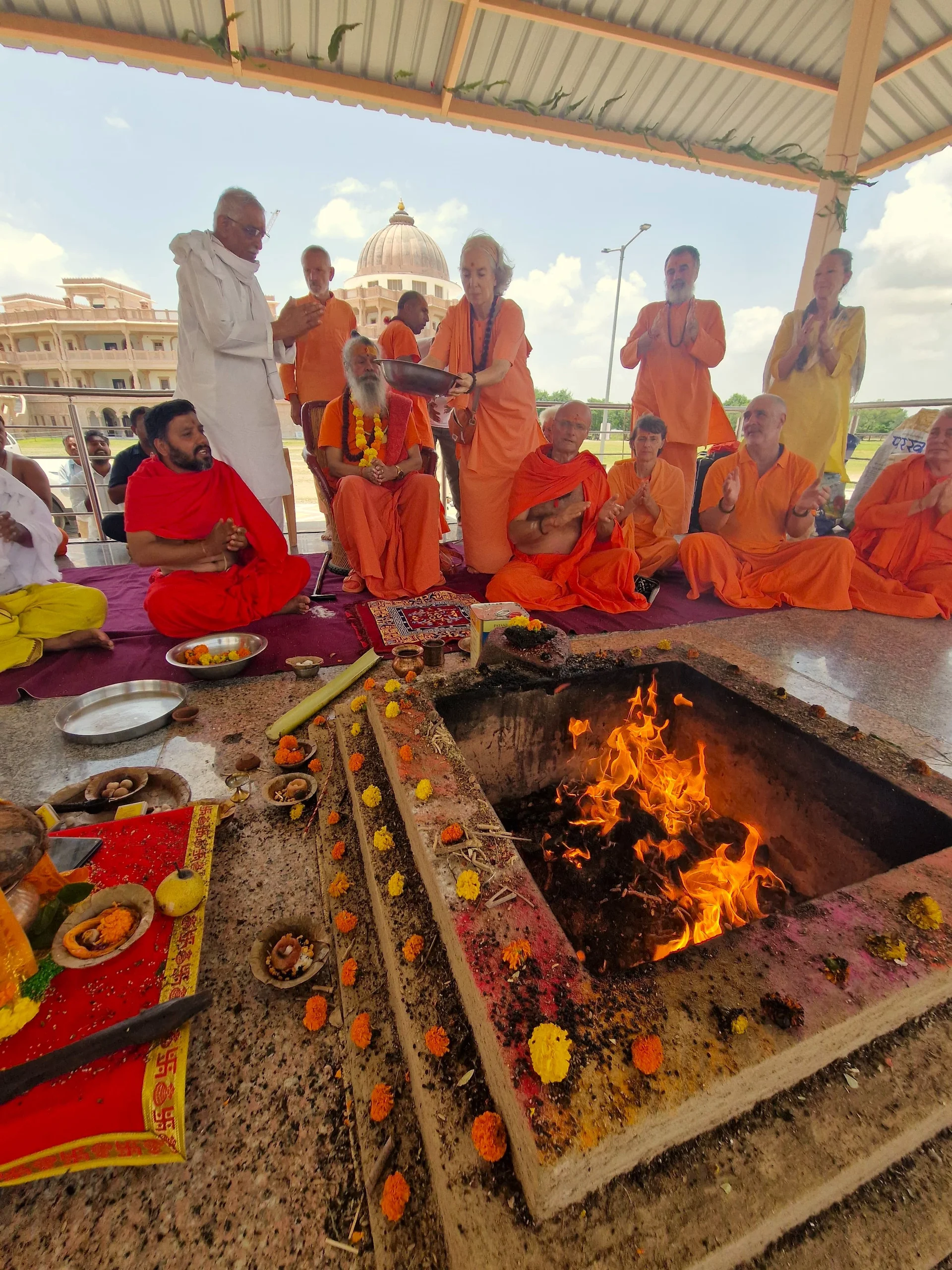 grand-finale-the-mahamrityunjaya-havan-at-om-ashram bodyImage