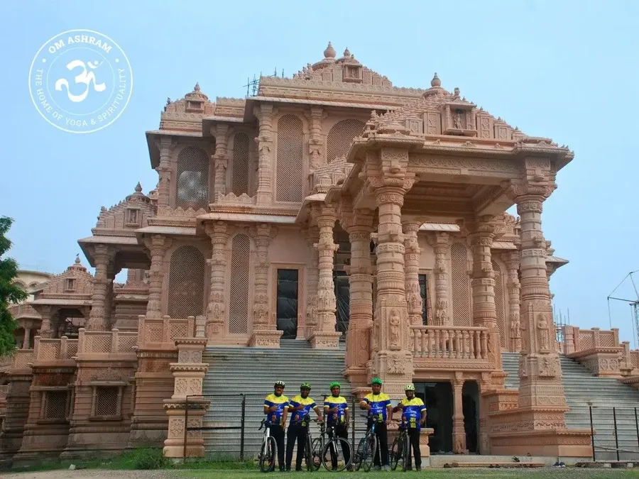 gujarat-cycling-club-visited-om-ashram bodyImage