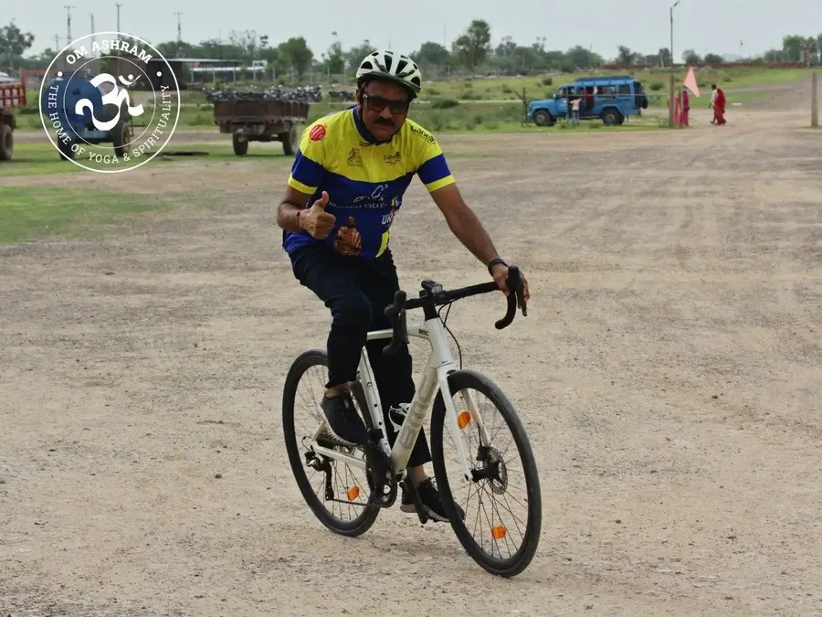 gujarat-cycling-club-visited-om-ashram bodyImage