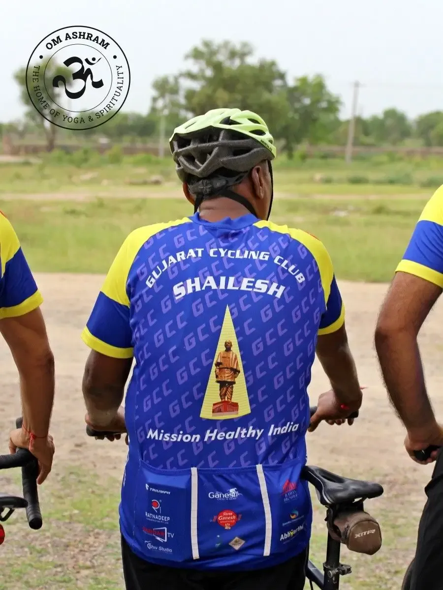 gujarat-cycling-club-visited-om-ashram bodyImage