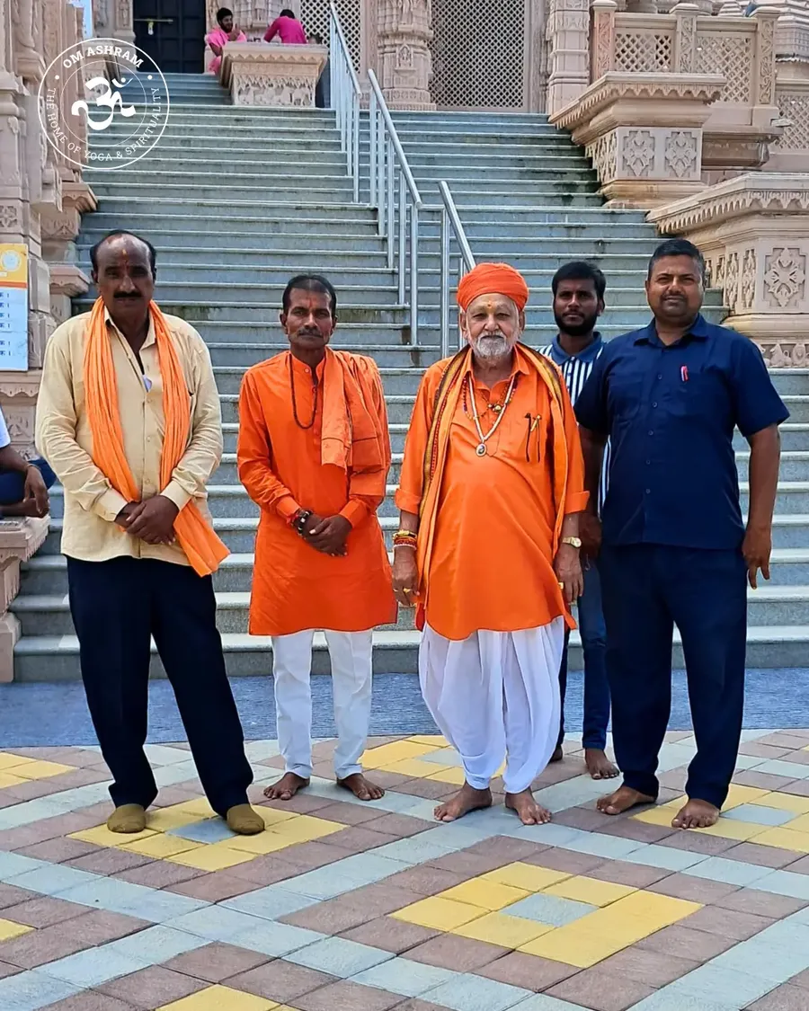 gujarat-s-mahant-graced-om-ashram thumbnailImage