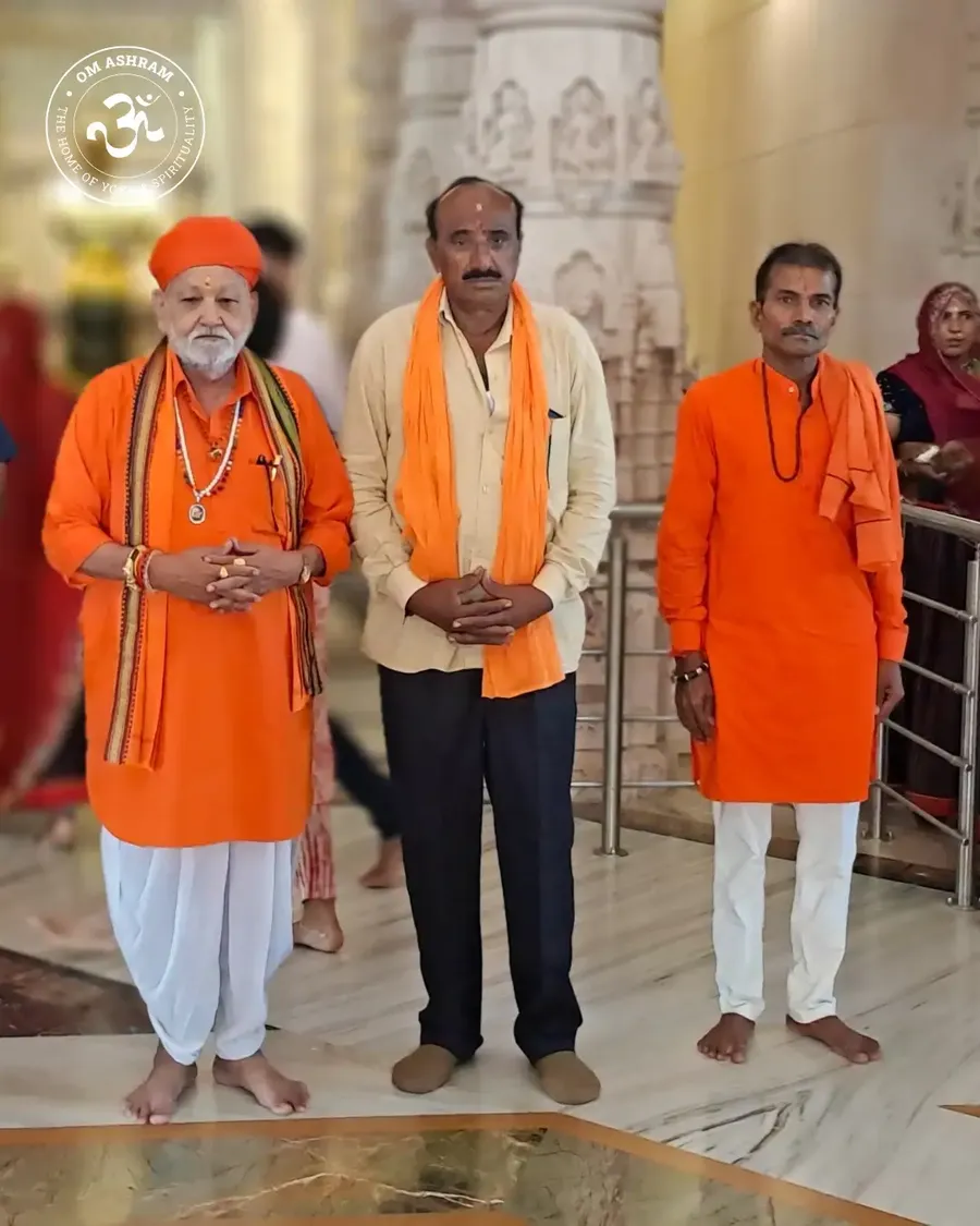 gujarat-s-mahant-graced-om-ashram bodyImage