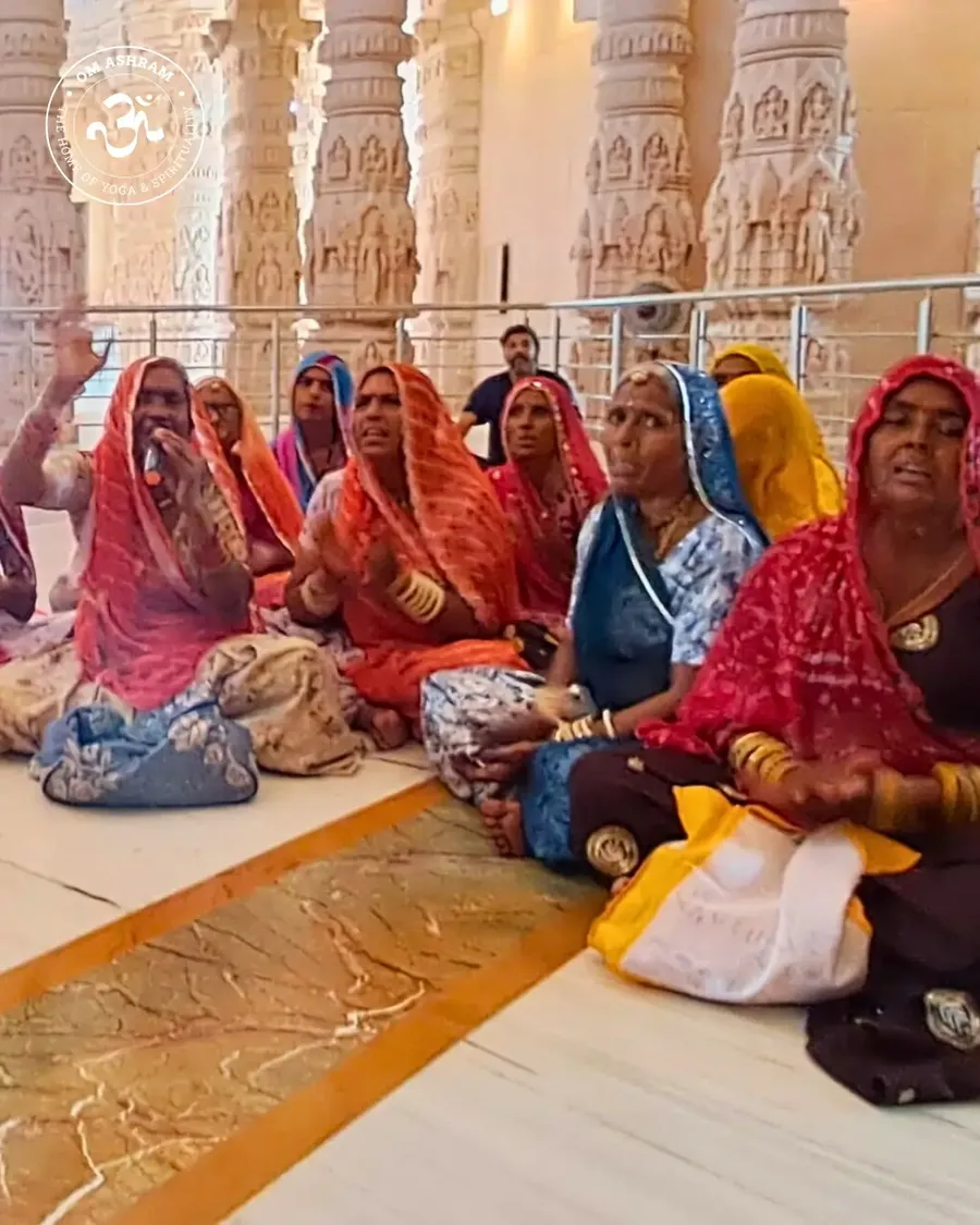 gujarat-s-mahant-graced-om-ashram bodyImage