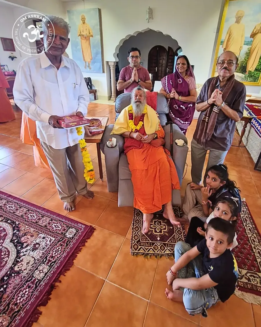 guru-purnima-darshan-for-10-000-devotees-at-om-ashram bodyImage