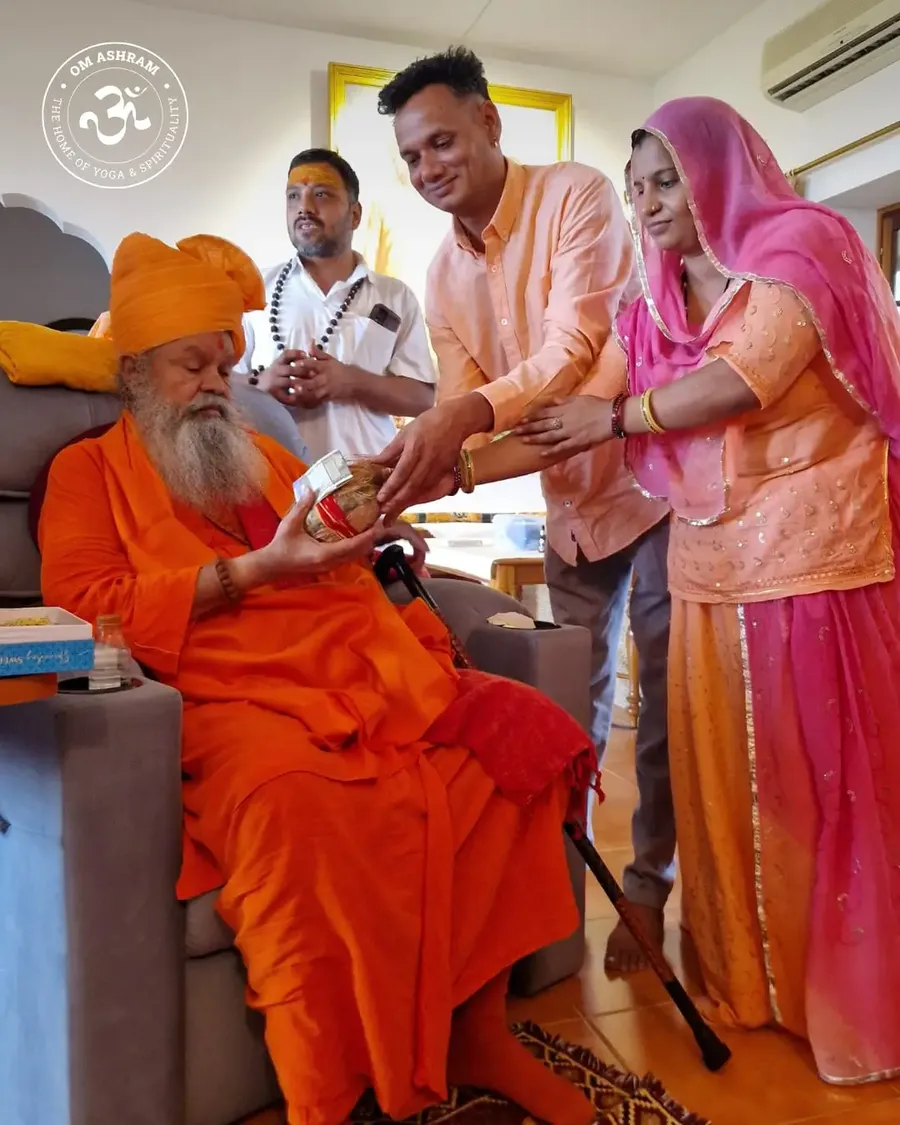 guru-purnima-darshan-for-10-000-devotees-at-om-ashram bodyImage