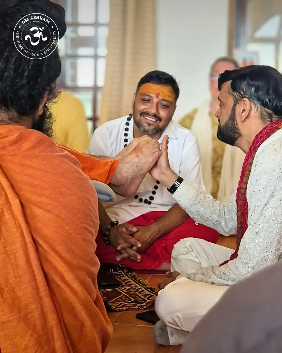 guru-purnima-darshan-for-10-000-devotees-at-om-ashram bodyImage