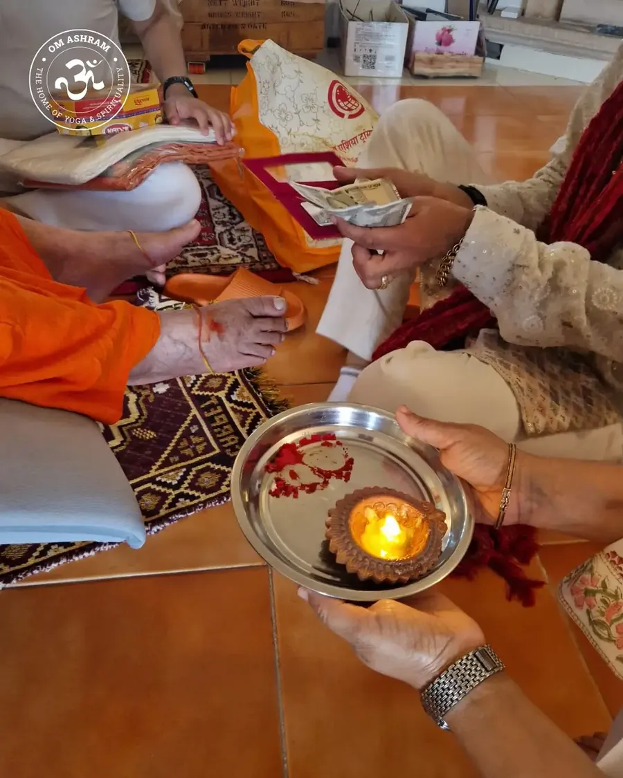 guru-purnima-darshan-for-10-000-devotees-at-om-ashram bodyImage