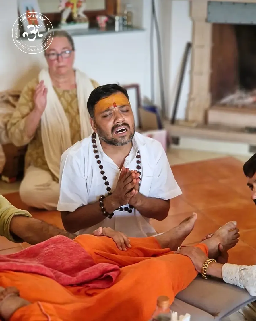 guru-purnima-darshan-for-10-000-devotees-at-om-ashram bodyImage