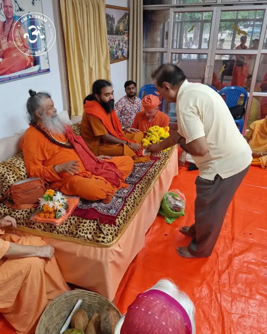 guru-purnima-darshan-for-10-000-devotees-at-om-ashram bodyImage