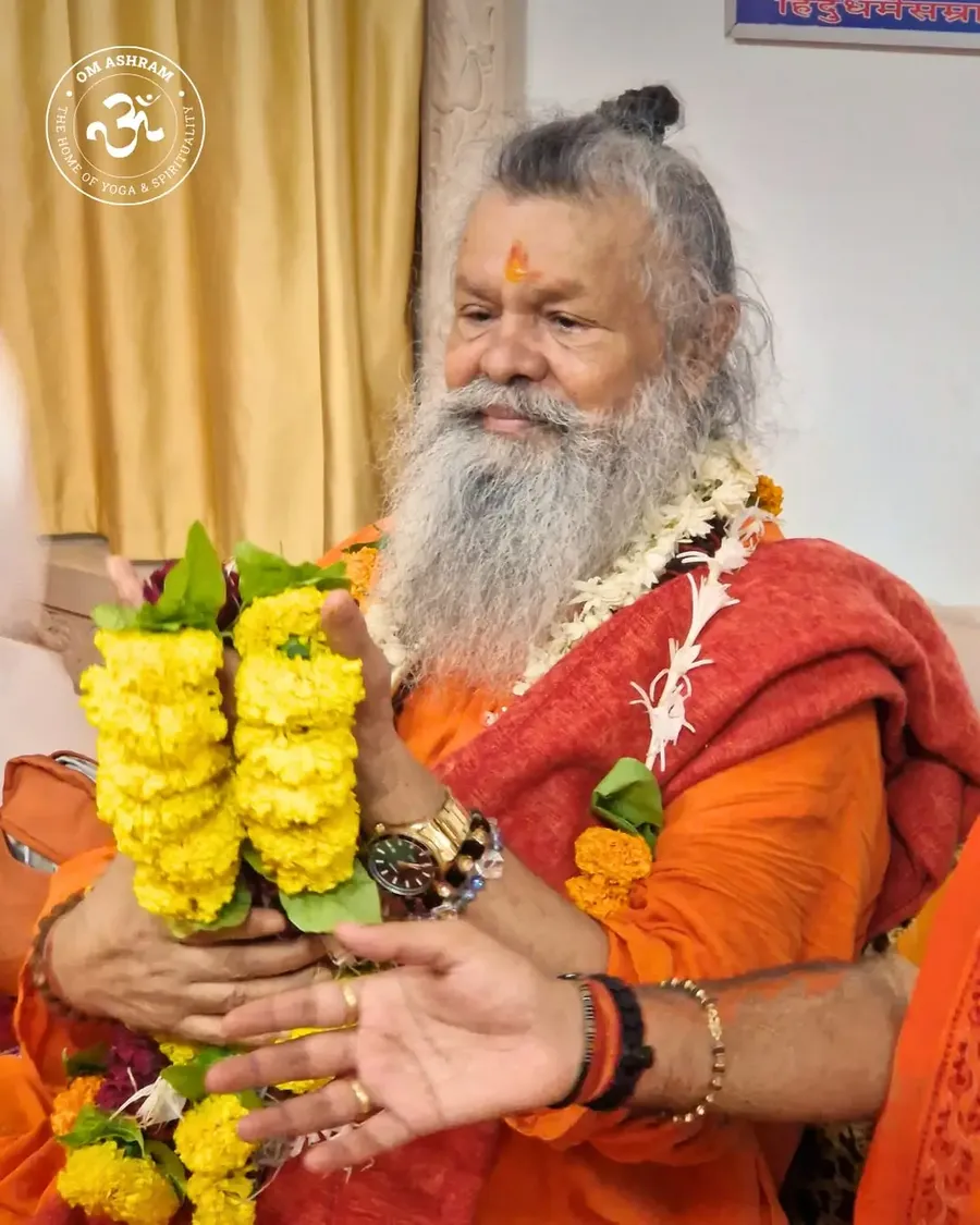 guru-purnima-darshan-for-10-000-devotees-at-om-ashram mainImage