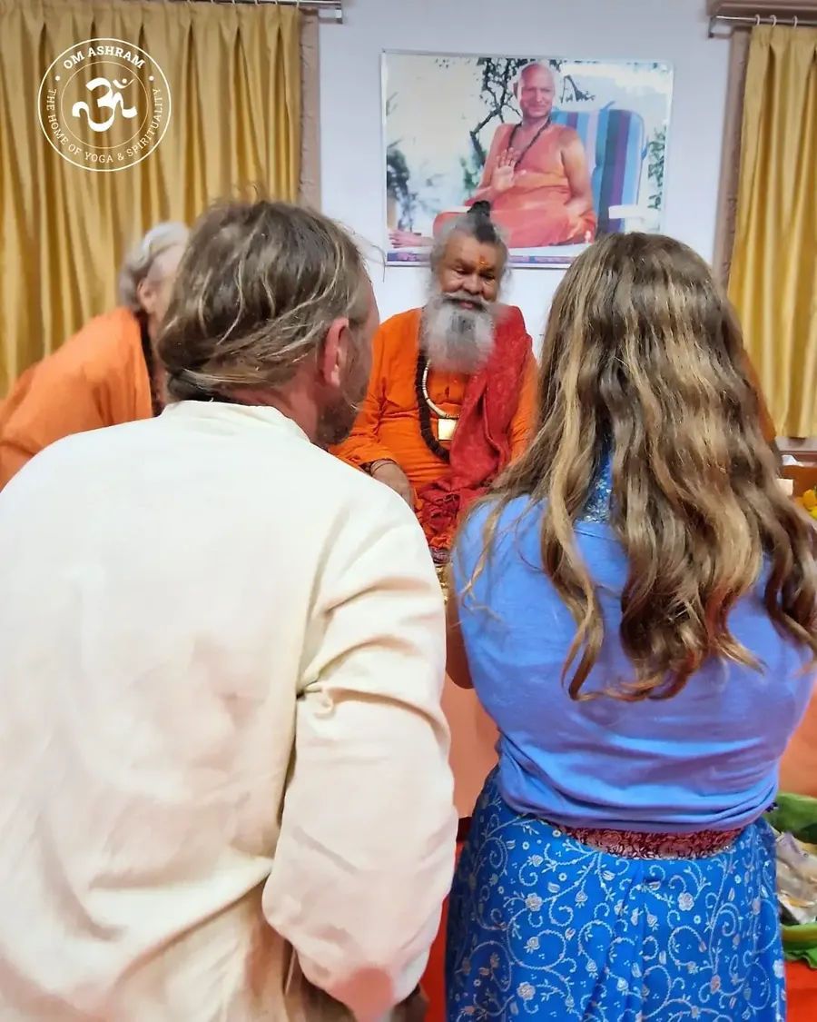 guru-purnima-darshan-for-10-000-devotees-at-om-ashram bodyImage