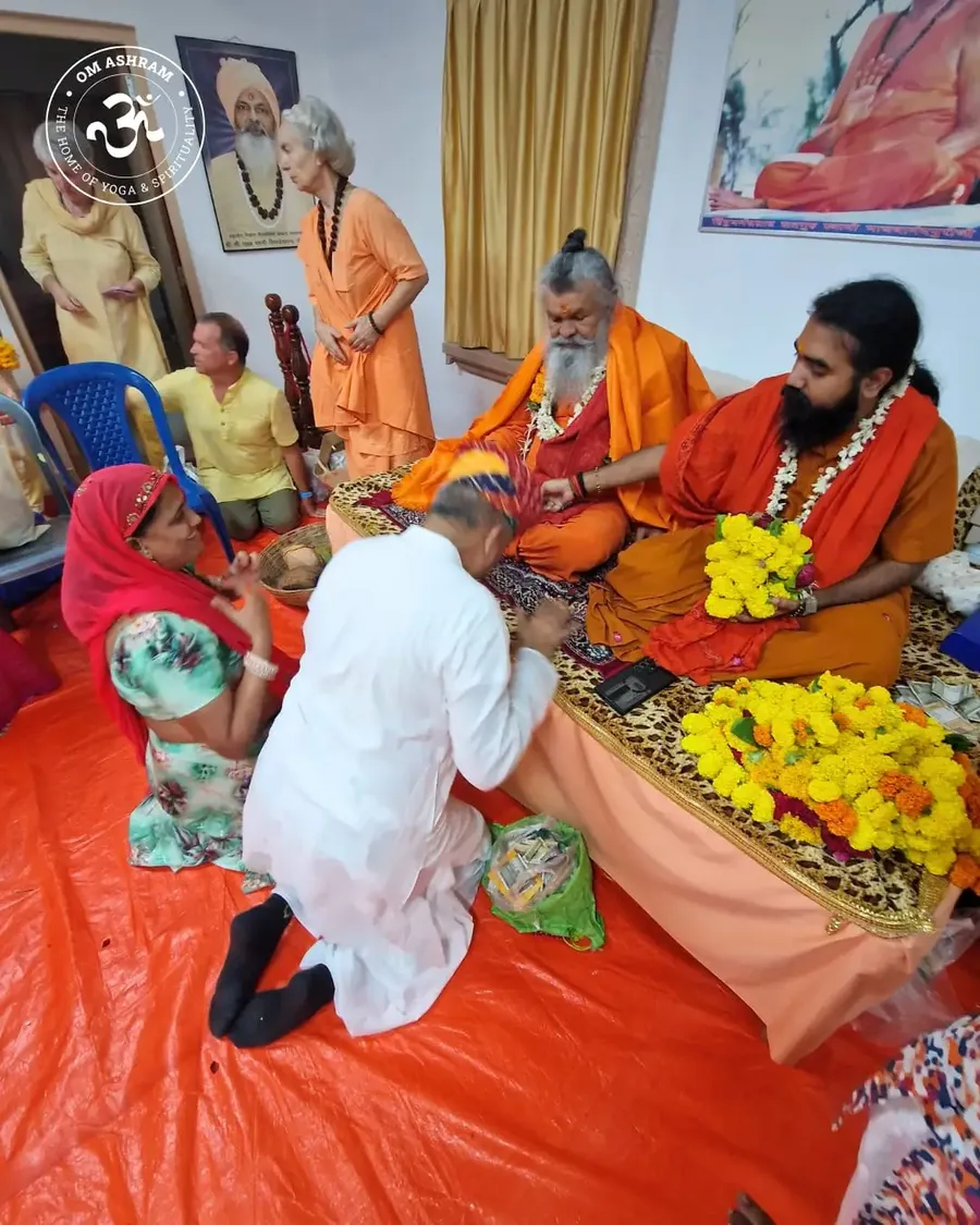 guru-purnima-darshan-for-10-000-devotees-at-om-ashram bodyImage