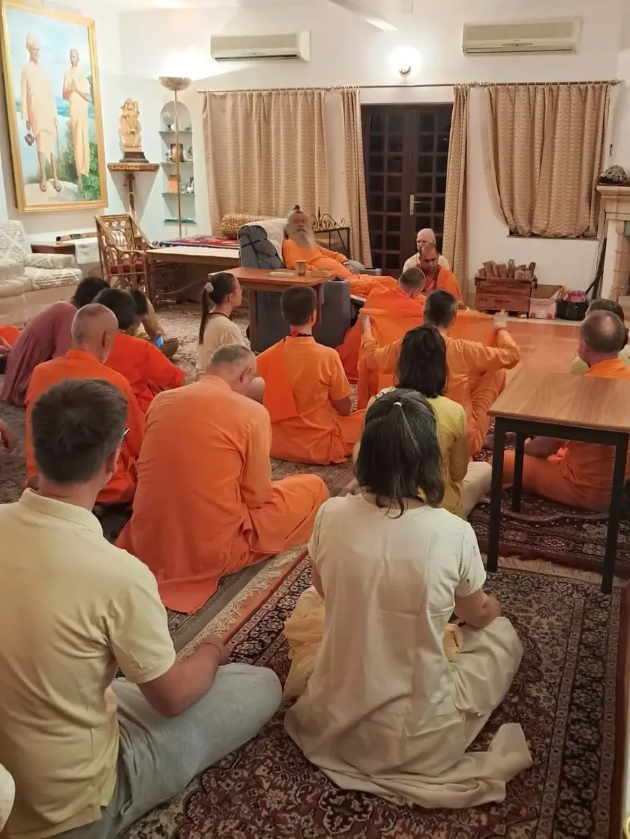 gurudev-returns-to-om-ashram thumbnailImage