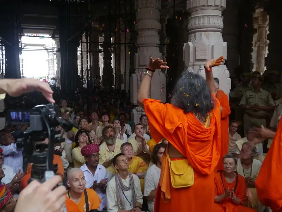 h-h-swamiji-s-satsang-from-22nd-july-2013-on-the-occasion-of-gurupurnima-from-om-ashram-jadan bodyImage