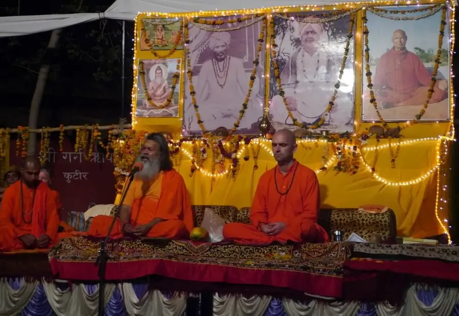 h-h-swamiji-s-satsang-from-22nd-july-2013-on-the-occasion-of-gurupurnima-from-om-ashram-jadan bodyImage