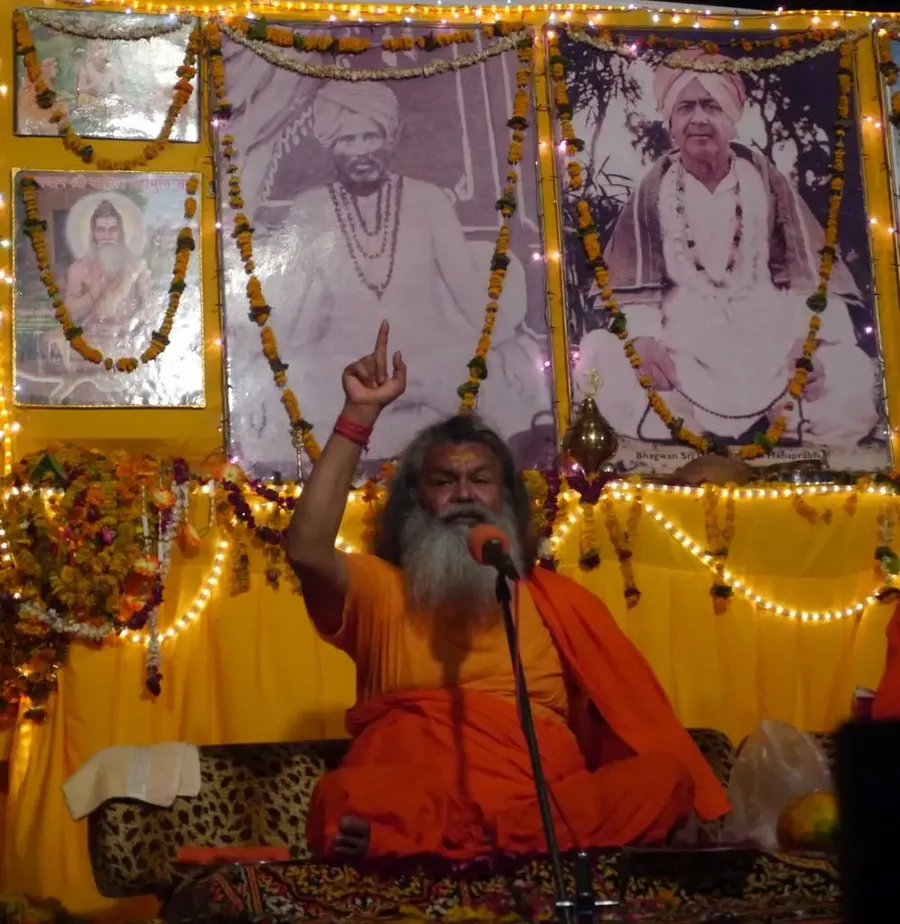 h-h-swamiji-s-satsang-from-22nd-july-2013-on-the-occasion-of-gurupurnima-from-om-ashram-jadan bodyImage