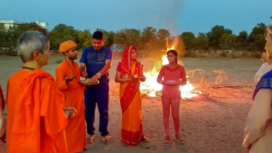 happy-holi bodyImage