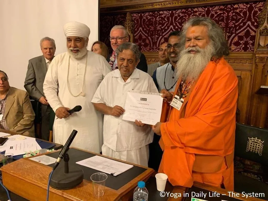 hh-vishwaguruji-received-yoga-ratna-award-at-house-of-commons-in-london mainImage