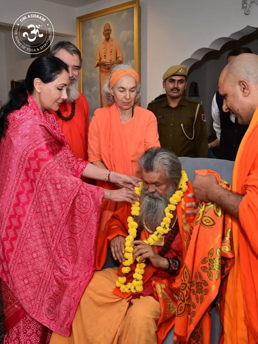 high-ranking-visit-rajasthan-s-deputy-chief-minister-at-om-ashram_body14