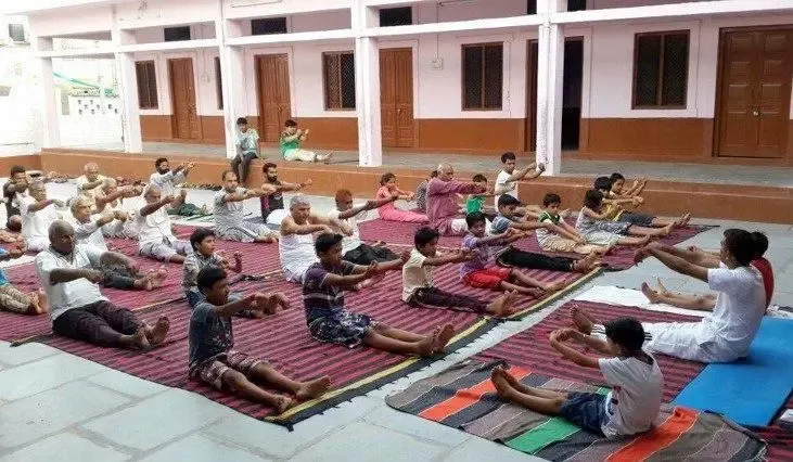 idy-at-omashram-jadan bodyImage