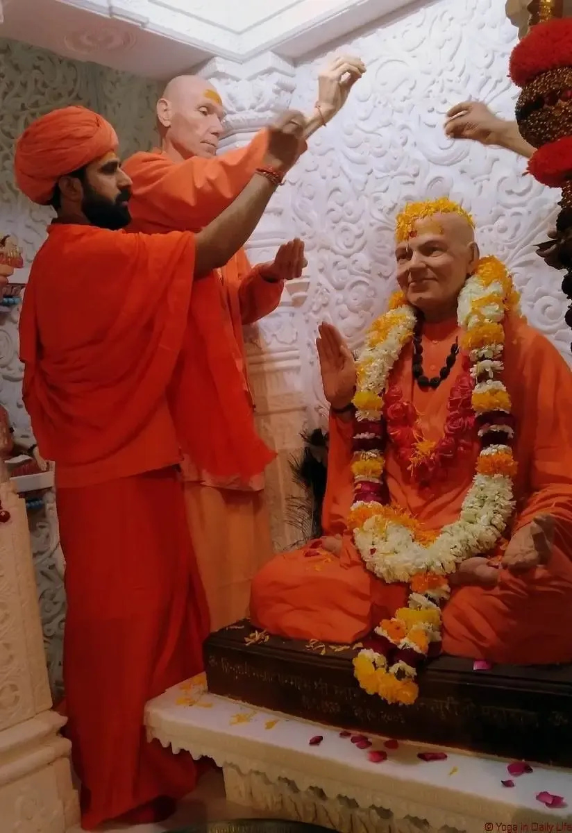 inauguration-of-holy-guruji-s-statue bodyImage