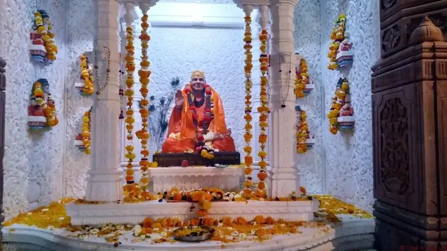 inauguration-of-holy-guruji-s-statue bodyImage