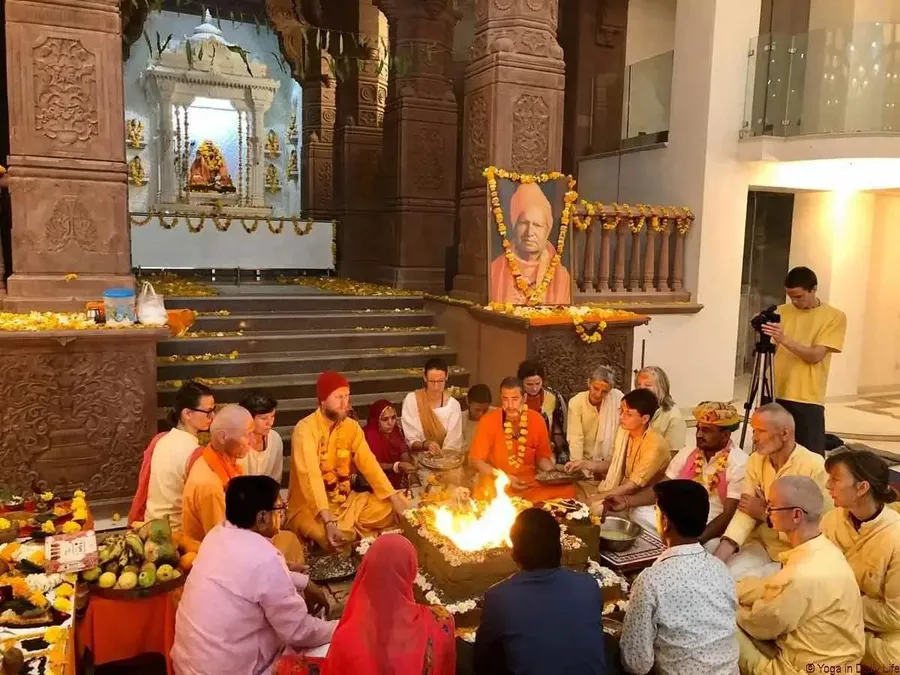 inauguration-of-holy-guruji-s-statue bodyImage