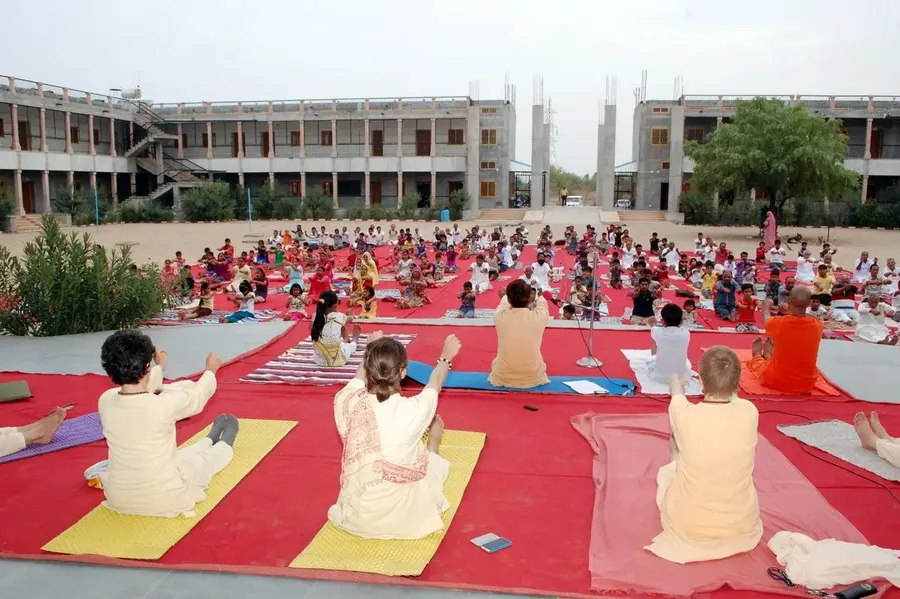 international-yoga-day-in-om-ashram bodyImage