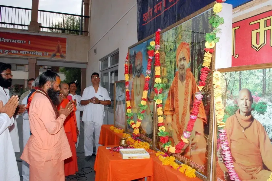 international-yoga-day-in-om-ashram bodyImage