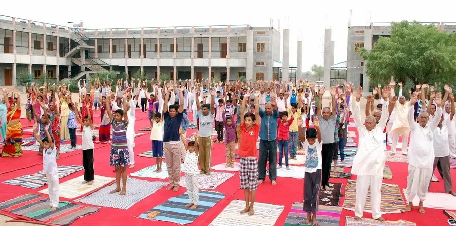 international-yoga-day-in-om-ashram bodyImage