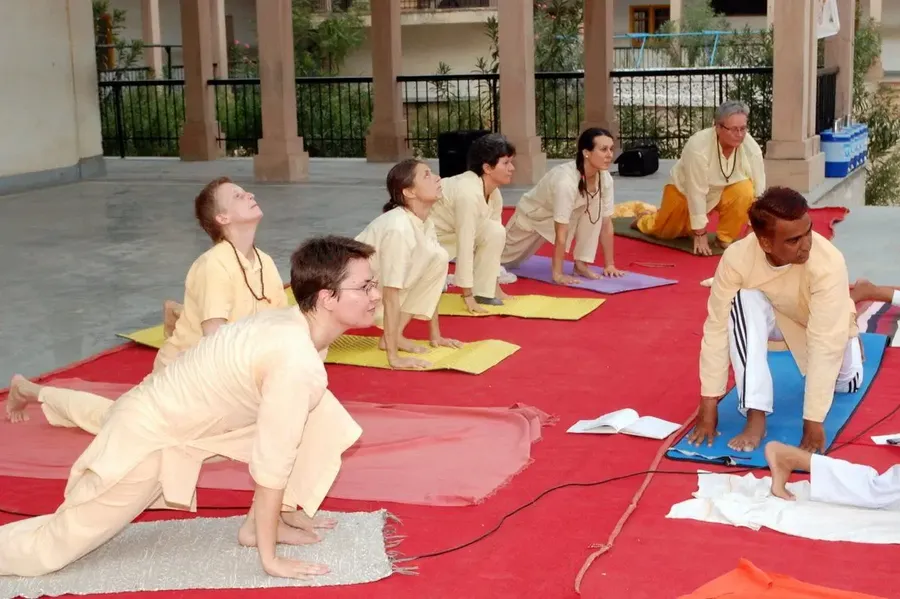 international-yoga-day-in-om-ashram bodyImage