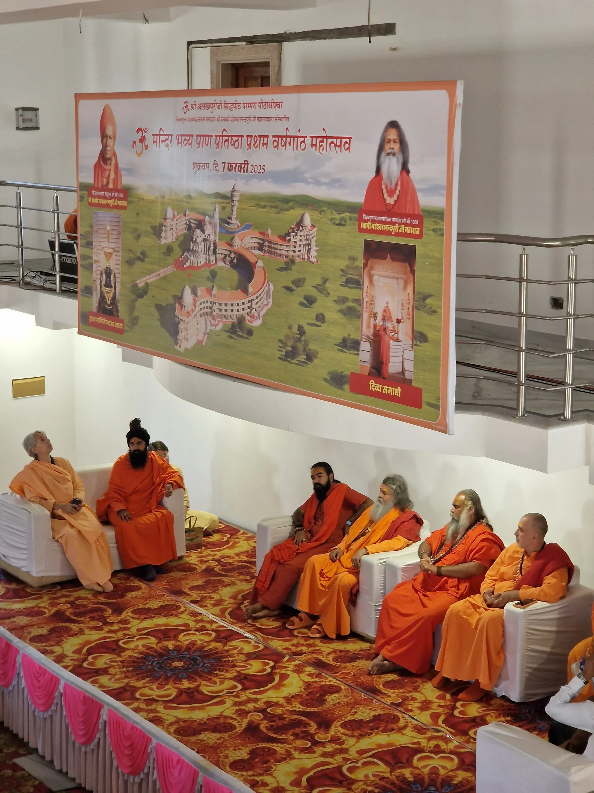 lectures-on-the-occasion-of-the-first-anniversary-of-om-ashram-opening_body1