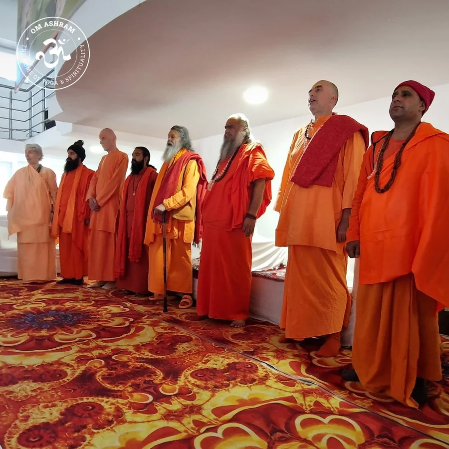lectures-on-the-occasion-of-the-first-anniversary-of-om-ashram-opening_body3
