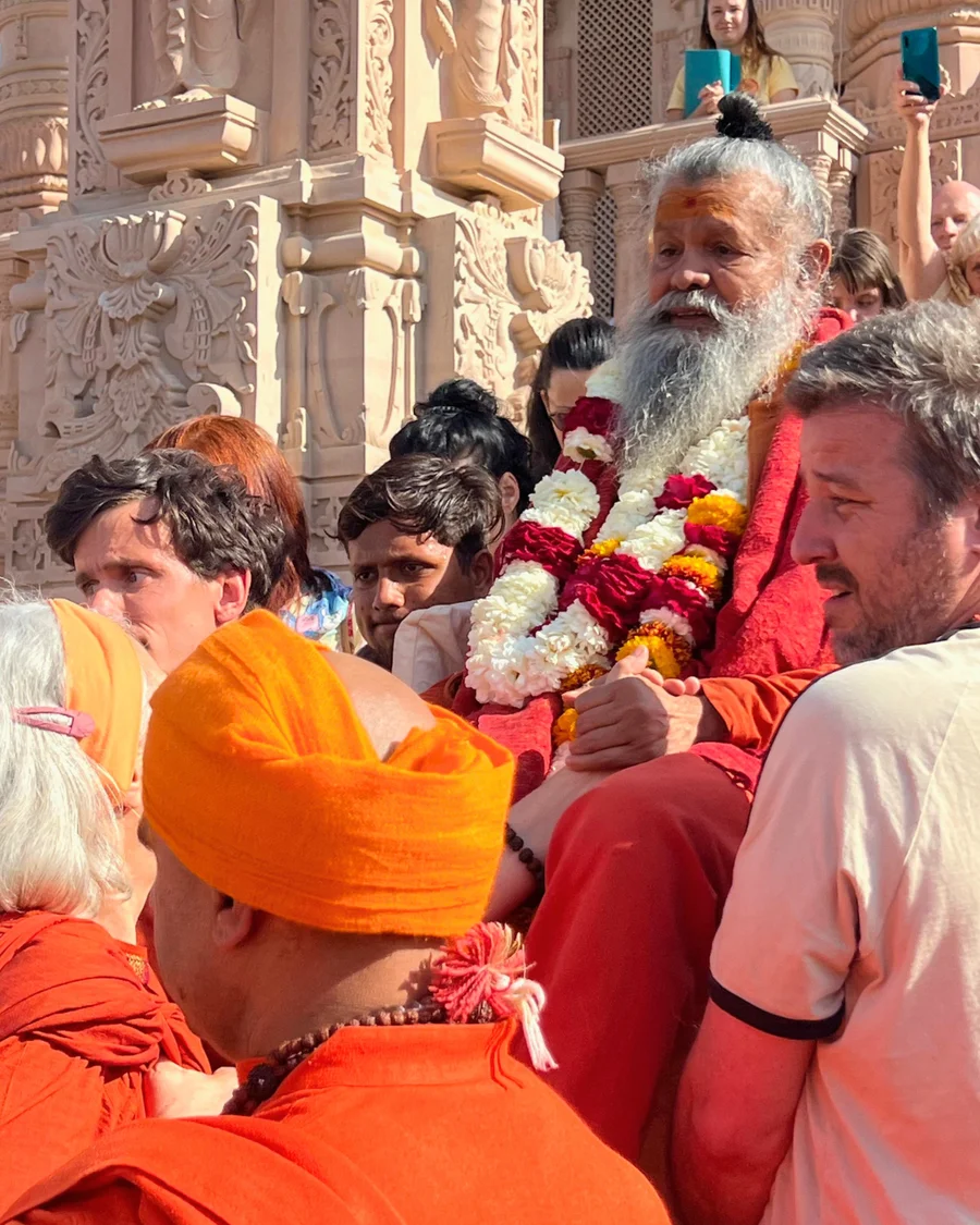 Shree Shree Vishwaguru Swami Maheshwarananda Puri Ji Maharaj granting Darshan at OM Ashram Jadan for Maha Shivaratri.