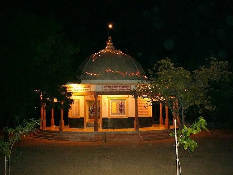 mahashivaratri-the-great-night-of-shiva-in-om-ashram-jadan mainImage