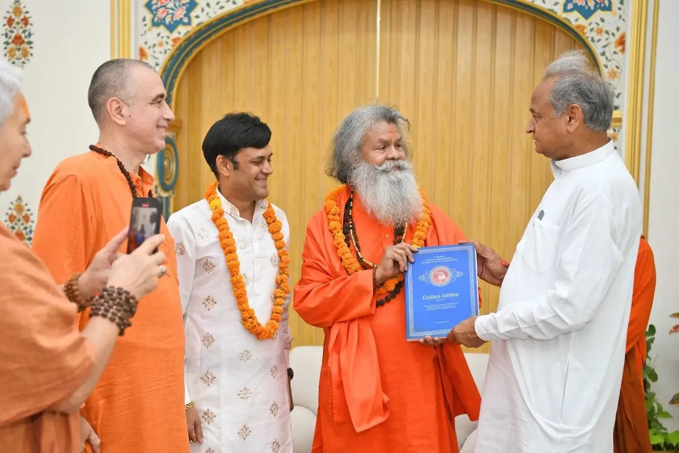 meeting-with-the-chief-minister-shree-ashok-ji-gehlot bodyImage