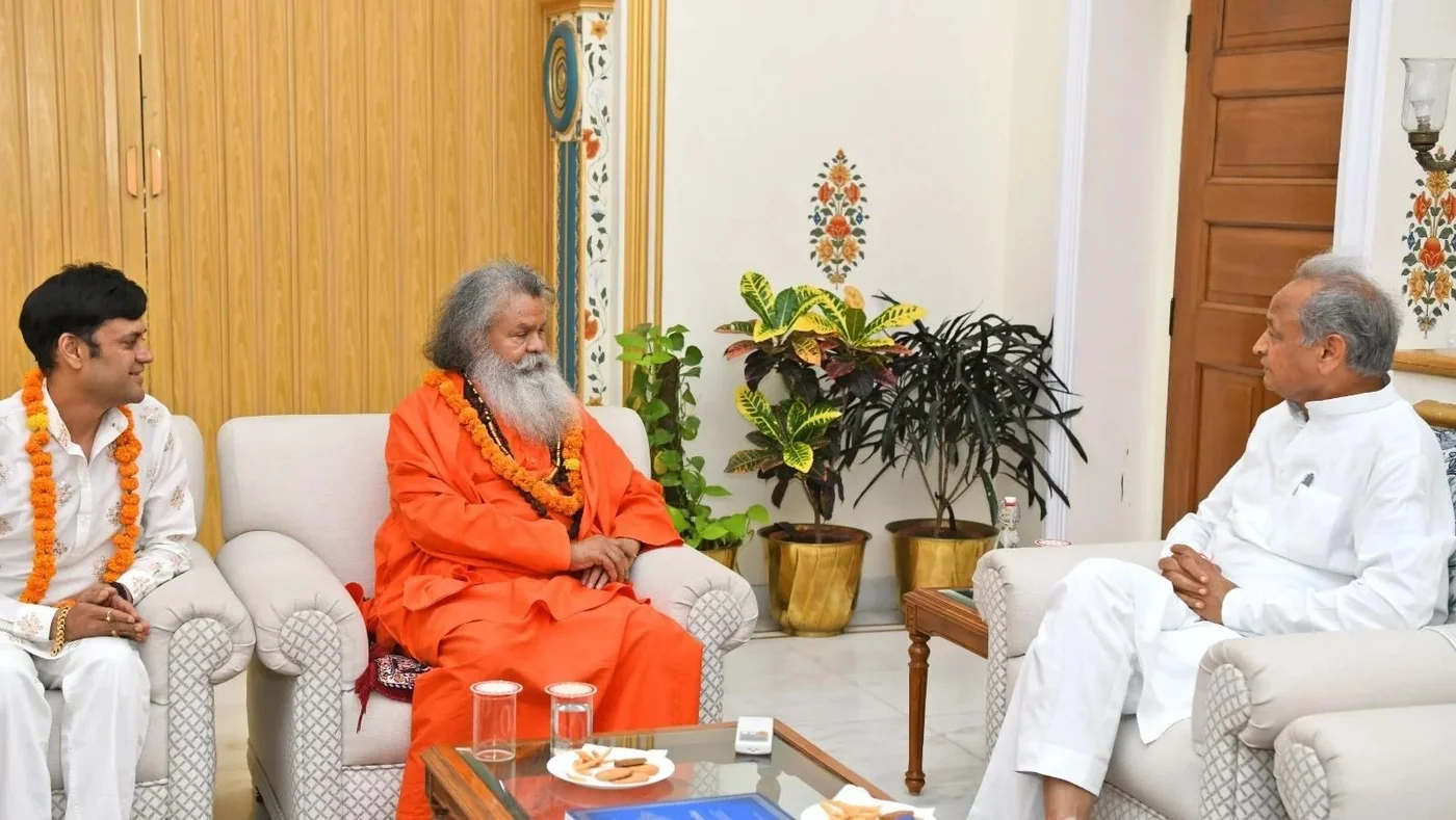 meeting-with-the-chief-minister-shree-ashok-ji-gehlot mainImage