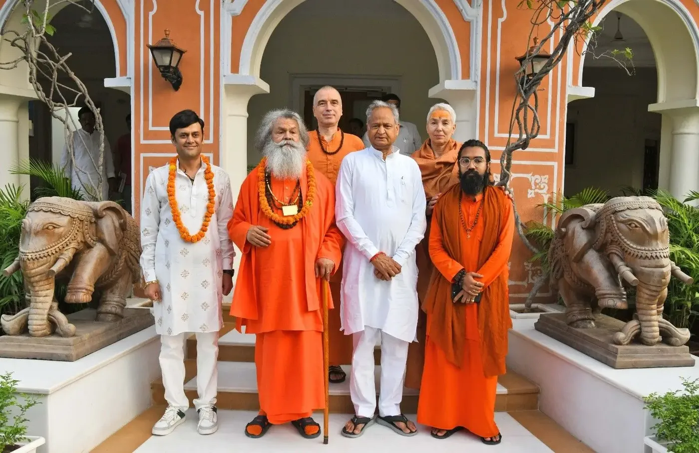 meeting-with-the-chief-minister-shree-ashok-ji-gehlot bodyImage