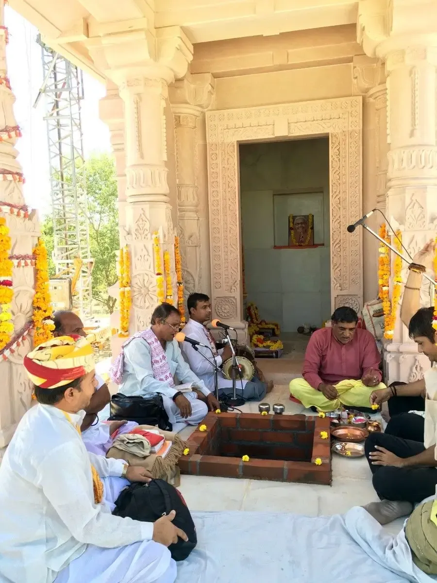 morning-program-in-om-ashram bodyImage