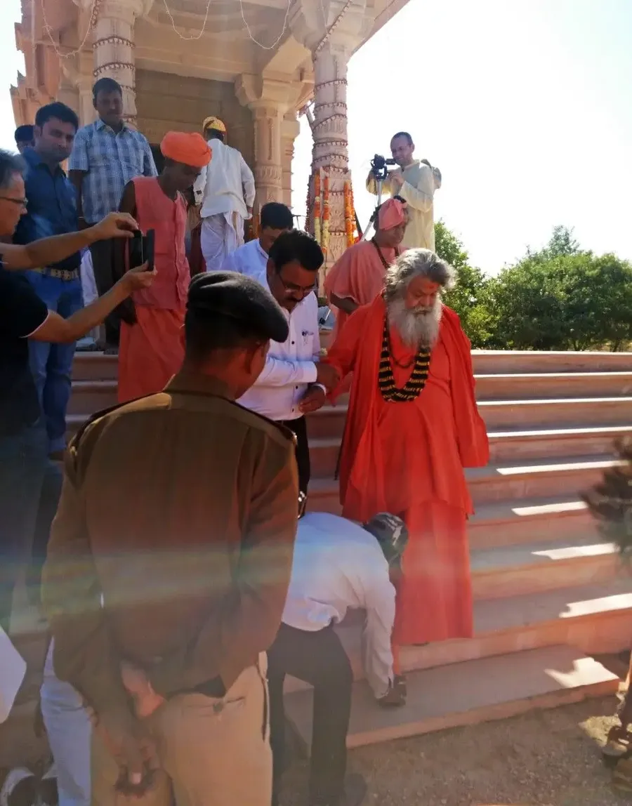 morning-program-in-om-ashram bodyImage