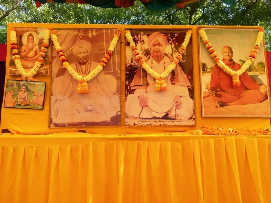 morning-program-in-om-ashram mainImage